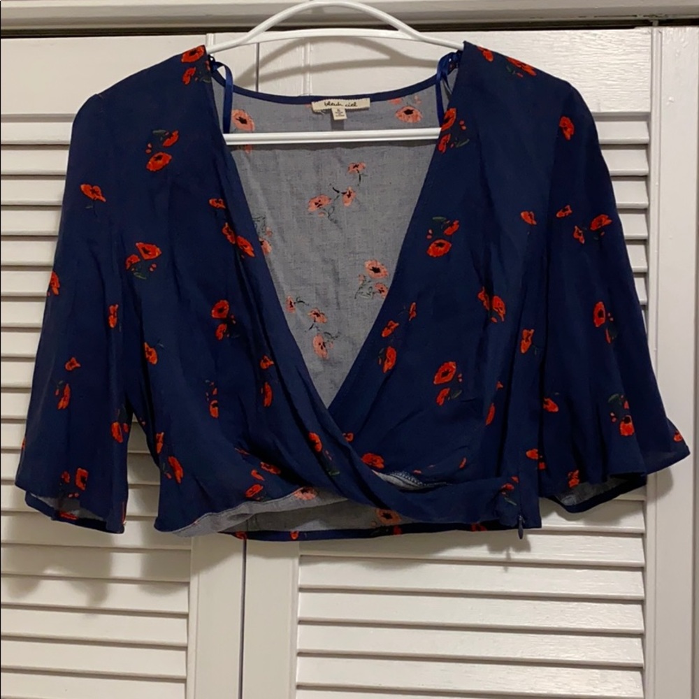Bleuh Ciel Floral Flutter Sleeve Crop Top